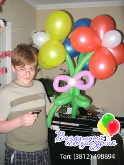 Букет цветов из воздушных шаров на день рождения.